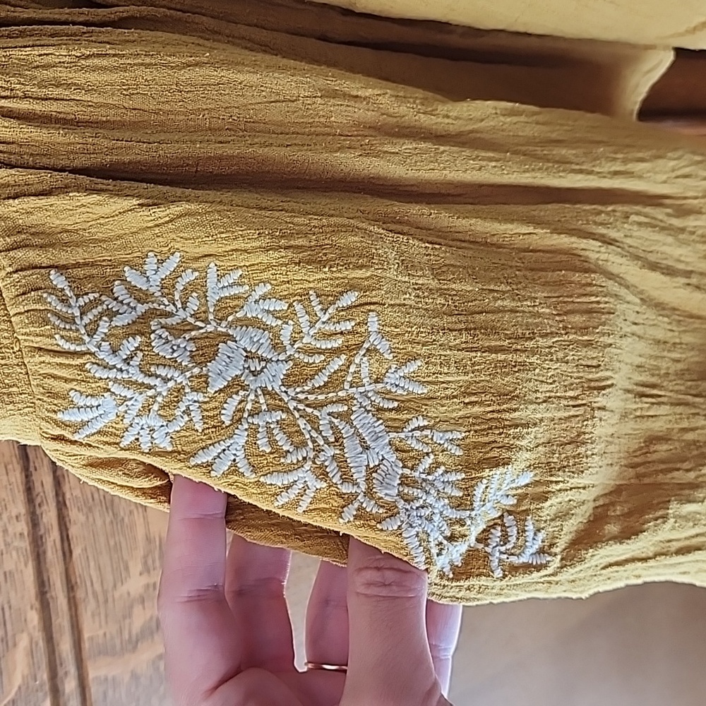 Louise Misha Embroidered Dress - Picture 4 of 6